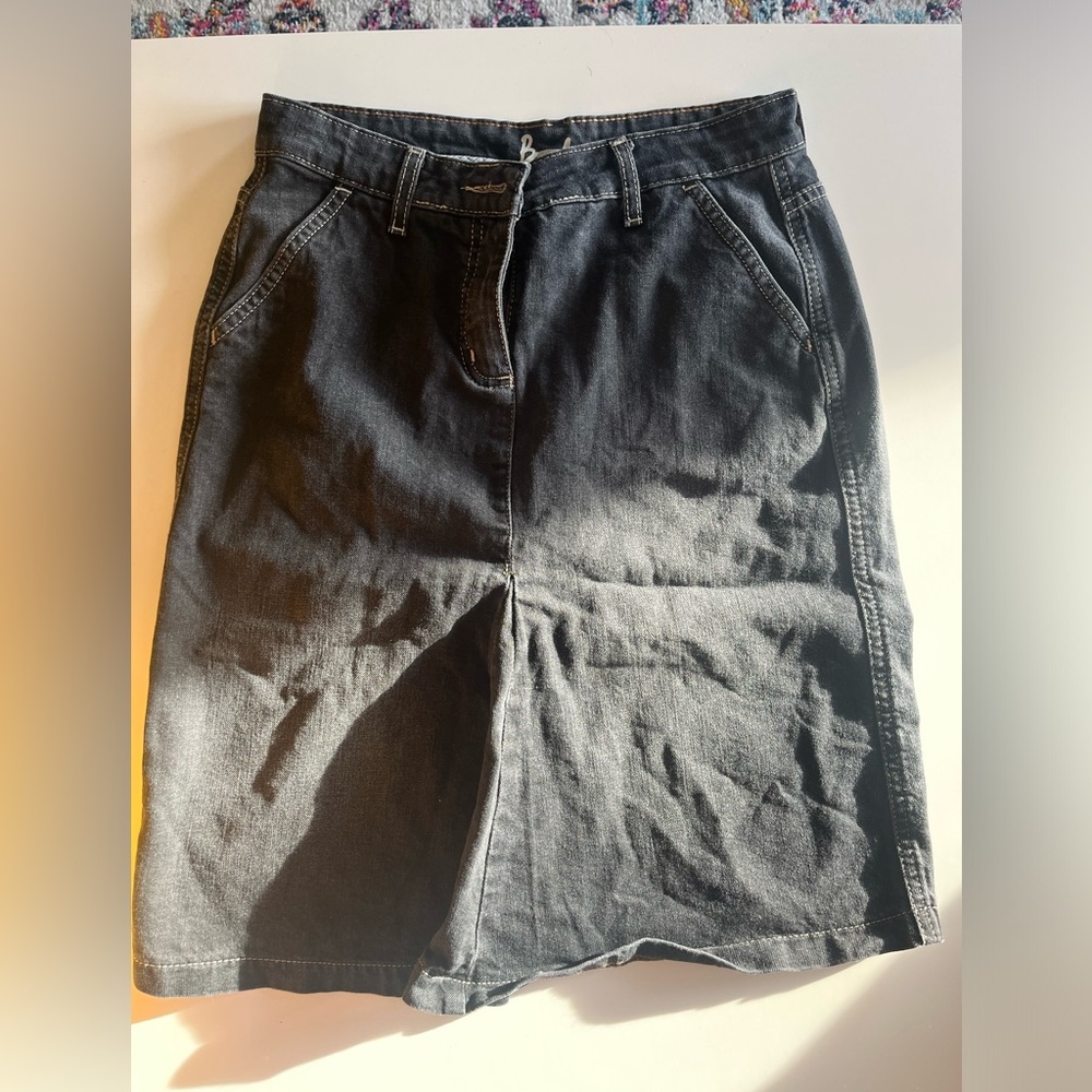 BLACK KNEE LENGTH BODEN SKIRT